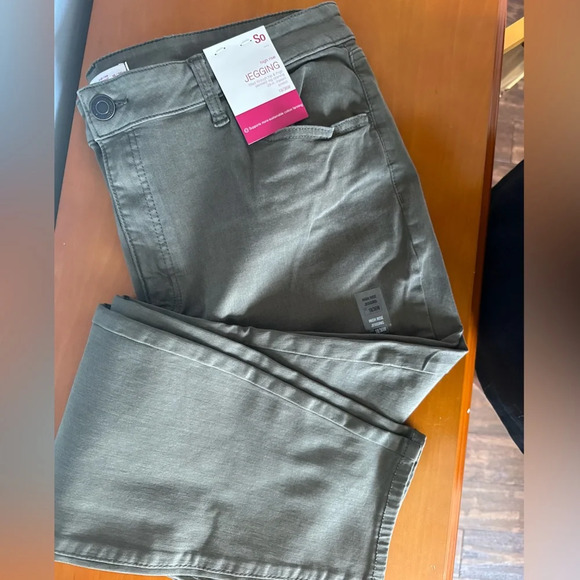NWT SO high rise jegging in Army Green size 18 - Picture 3 of 4